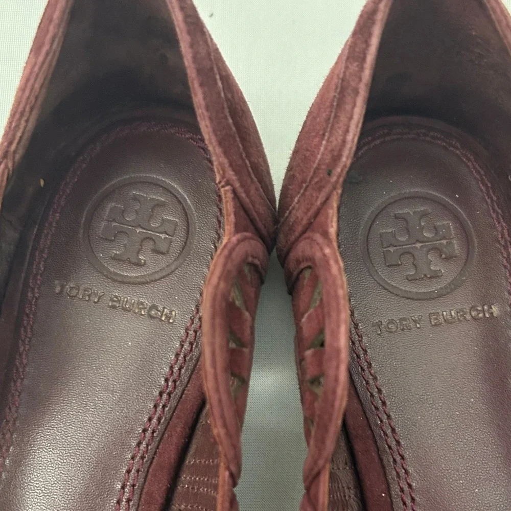Tory Burch Leyla Flats Womens 6M Burgundy Suede Laser‎ Cut Pointed Toe Heel Flaw